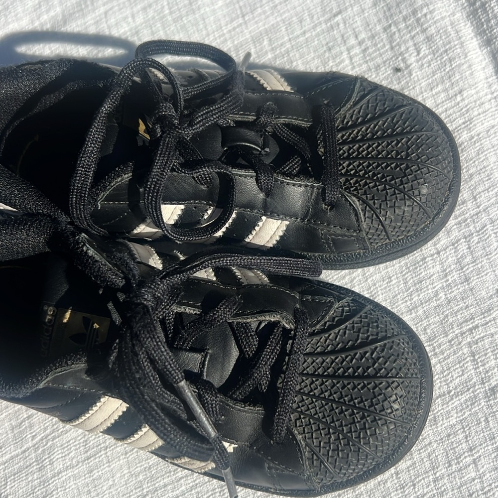 Adidas Kid's Black and White Trainers. Size 10 - Picture 8 of 15